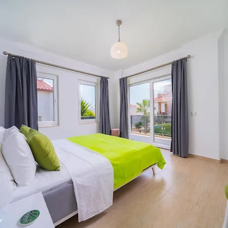 Hotel 5 Bedrooms With Sea View Private Pool And Terrace At 1 Km Away From The 4*