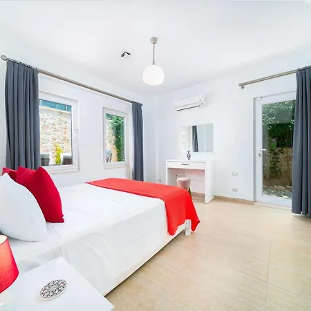5 Bedrooms With Sea View Private Pool And Terrace At 1 Km Away From The 4*